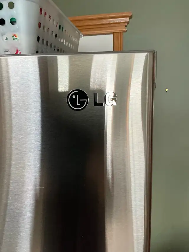 $500 - LG French Door Fridge/Freezer - Photo 2