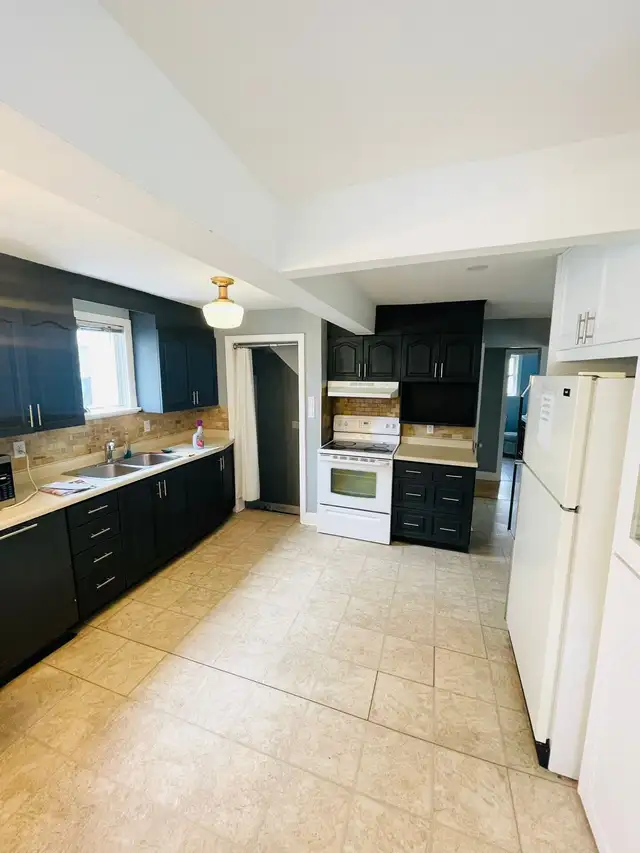 House for rent - Photo 2