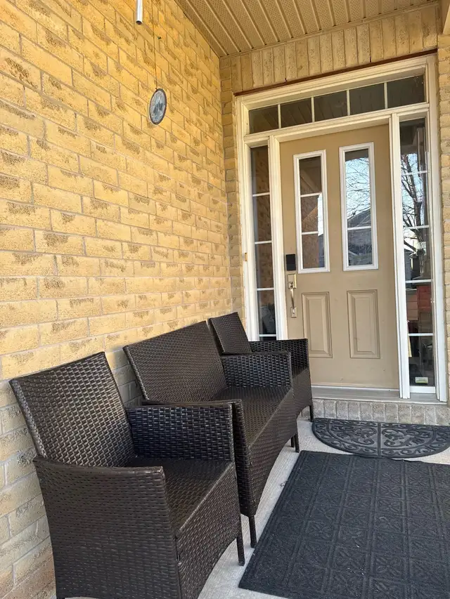 low price all included furnished room for rent female only - Photo 3