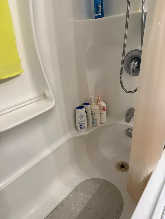 low price all included furnished room for rent female only - Photo 9