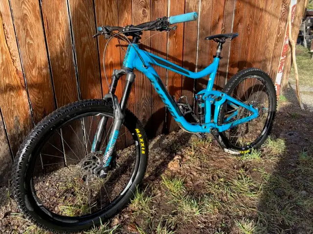 2018 XL Giant Reign Mountain Bike