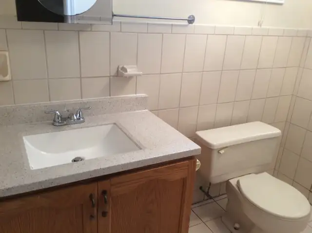 Furnished Basement Shared Room for a girl near Warden Station - Photo 2