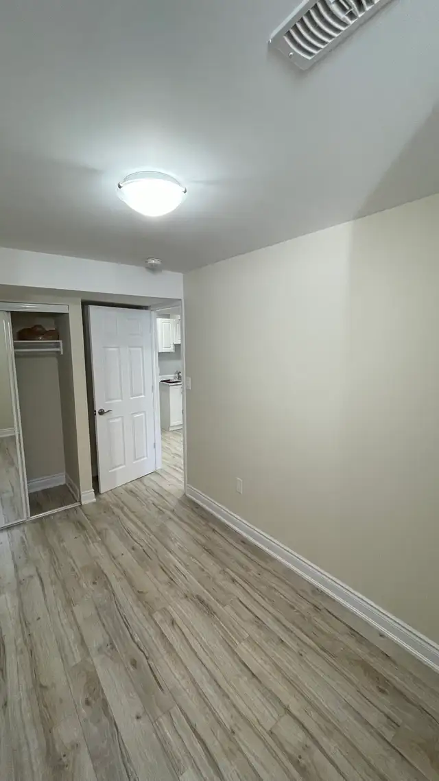 Spacious 2 Bedroom Legal Basement available with 2 Parking spots - Photo 3