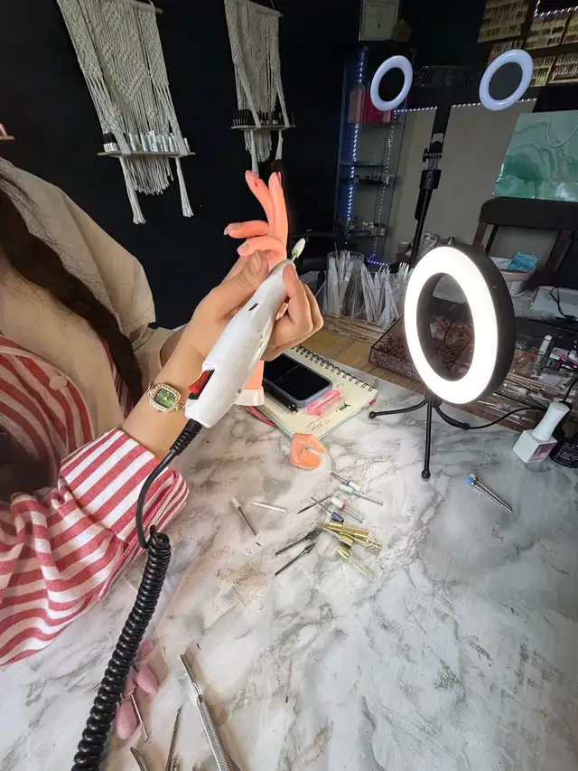 Nail Technician Course - Photo 4