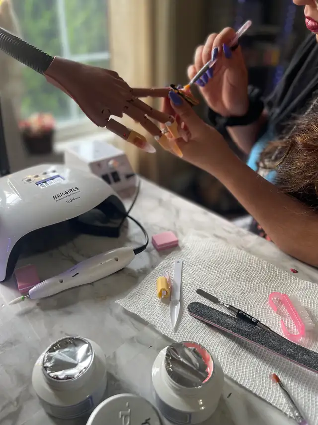 Nail Technician Course - Photo 8