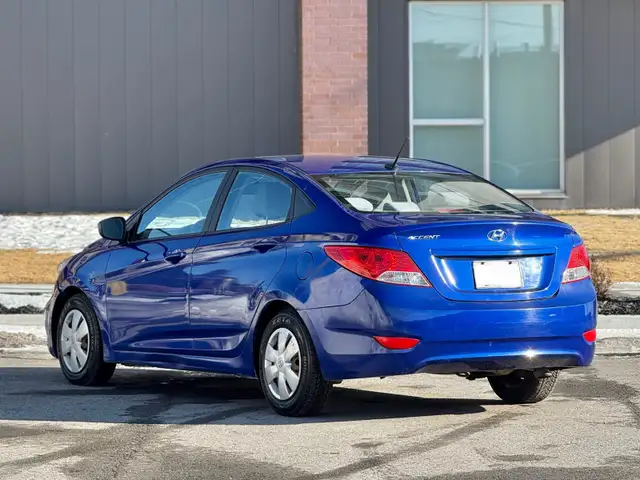 HYUNDAI ACCENT 2012 - Photo 2