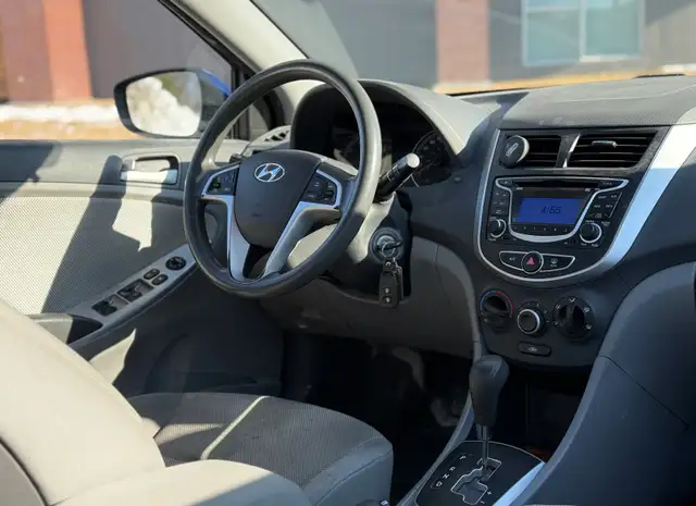 HYUNDAI ACCENT 2012 - Photo 5