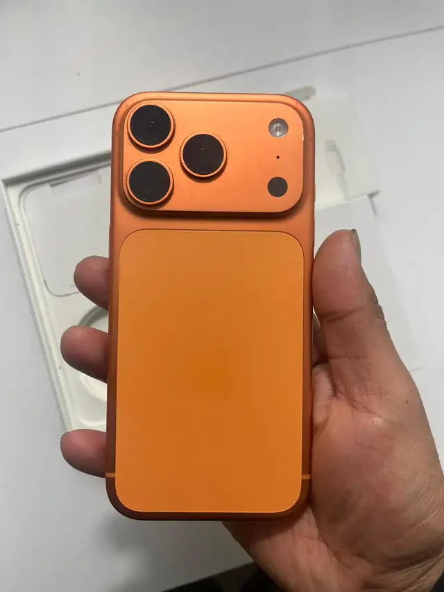 iPhone 17 Pro 256gb 100% batt Airpods/Charger Set/Delivery - Photo 2