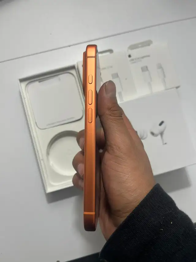 iPhone 17 Pro 256gb 100% batt Airpods/Charger Set/Delivery - Photo 4