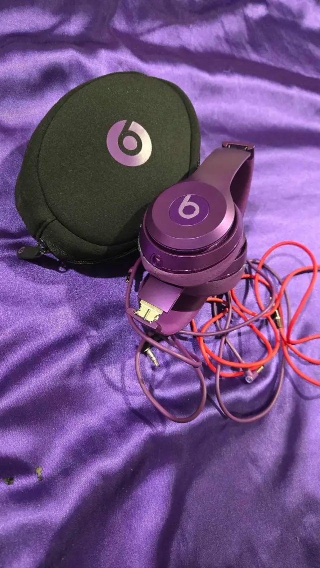 Purple Beats Solo Headphones (Wired) w/ Case – Clean & Work