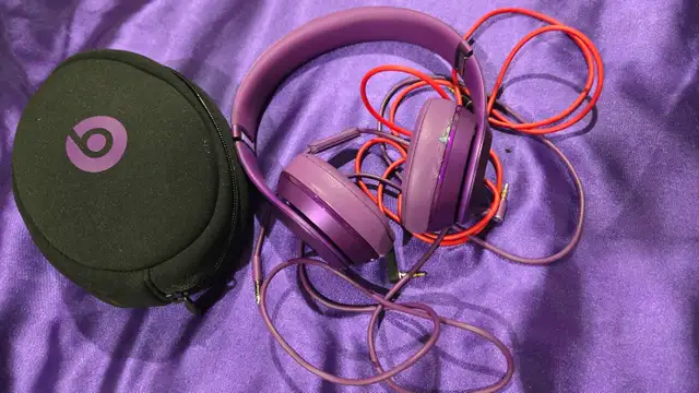 Purple Beats Solo Headphones (Wired) w/ Case – Clean & Work - Photo 2