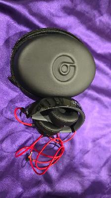 Black Beats Solo Headphones (Wired) w/ Case – Clean & Working