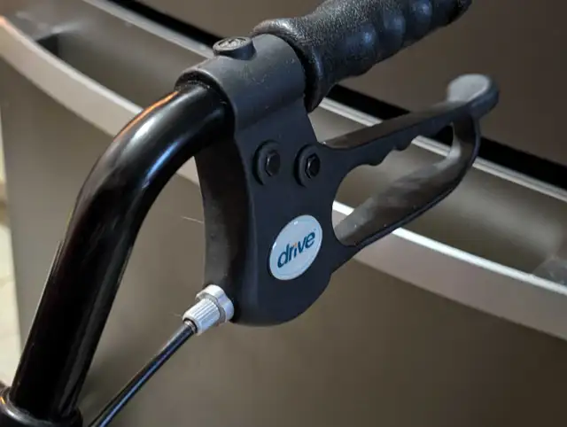 4 wheeled foldable rollator walker with seat - Photo 2