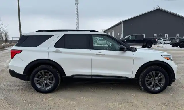 2022 Ford Explorer XLT - Photo 4