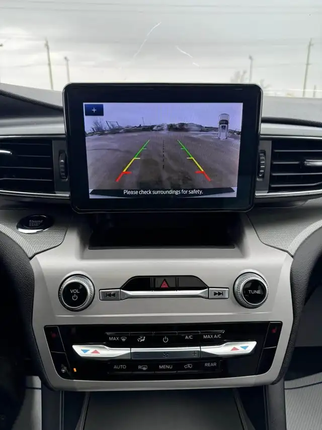 2022 Ford Explorer XLT - Photo 10