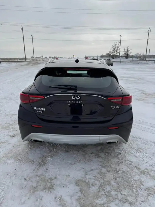 2017 Infiniti QX30 - Photo 5