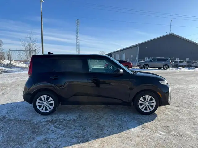 2022 Kia Soul LX - Photo 3