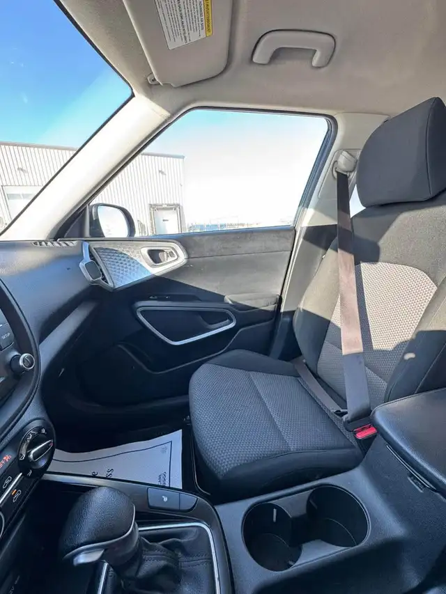 2022 Kia Soul LX - Photo 12
