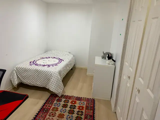 Furnished 2 bd/ 1bath with living room  basement for rent - Photo 2