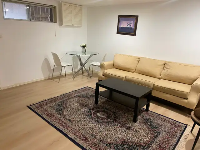 Furnished 2 bd/ 1bath with living room  basement for rent - Photo 3