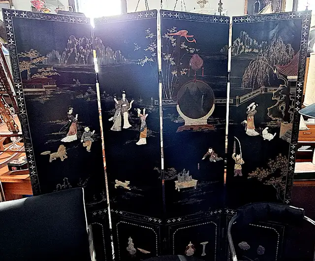 ASIAN BLACK LACQUER ROOM DIVIDER w LADY FIGURES