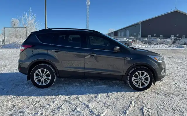 2018 Ford Escape SE - Photo 2