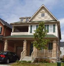 5 min walk to DC/UOIT North Oshawa private room available June 1