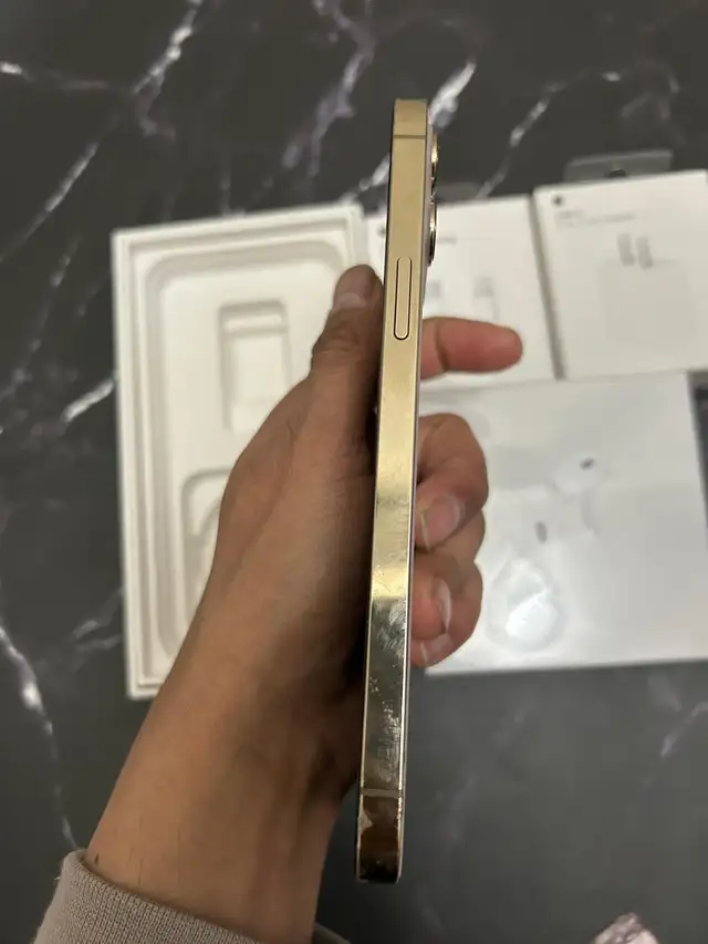 iPhone 12 Pro max 128GB Airpods Pkg/Delivery - Photo 4