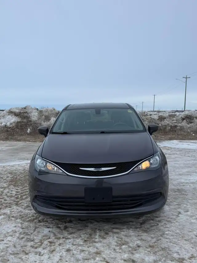 2017 Chrysler Pacifica LX - Photo 2