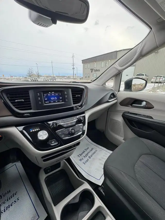 2017 Chrysler Pacifica LX - Photo 12