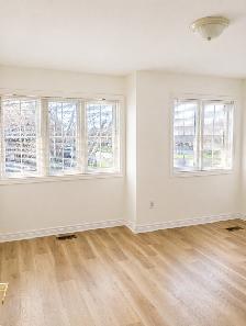1 Large and bright upstairs bedroom in North Oshawa
