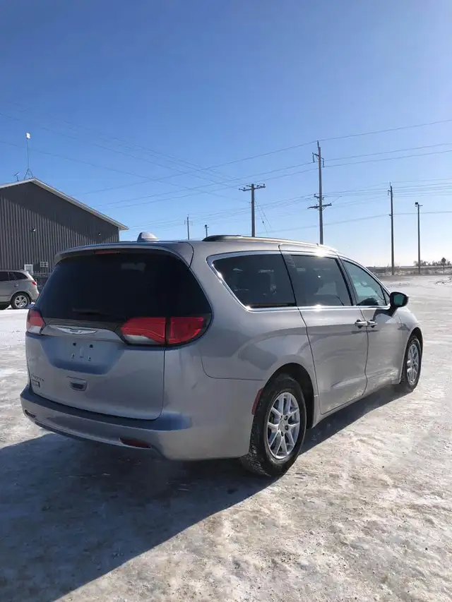 2017 Chrysler Pacifica LX - Photo 5