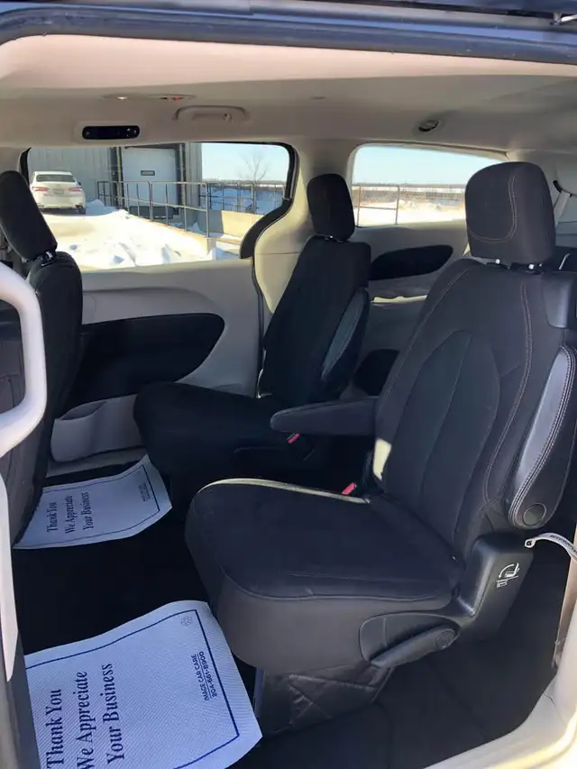 2017 Chrysler Pacifica LX - Photo 12