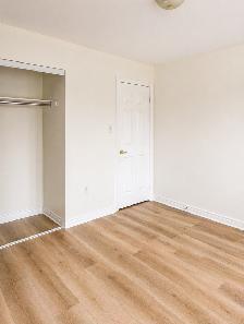 1 Large and bright upstairs bedroom in North Oshawa - Photo 2
