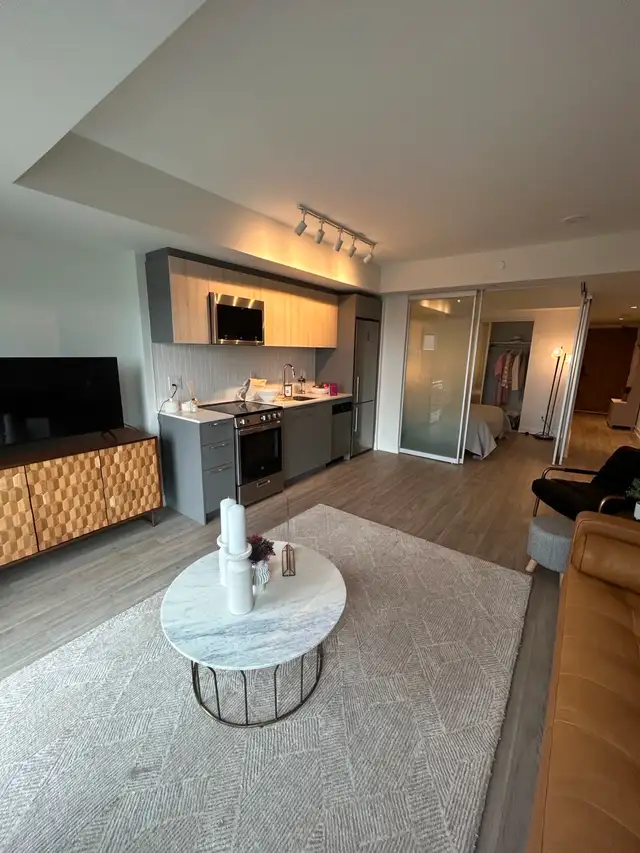 1 Bedroom Available - $2020   2 Free Months  - Toronto - Photo 2