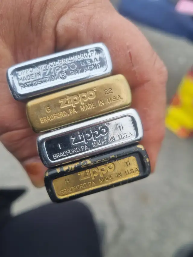 25 et 26 avril carte de hockey.bassball.couteau épée. Pokemon.vh - Photo 5