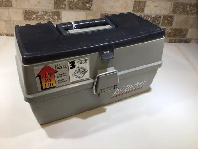 Fishing tackle box with tackle - Photo 2