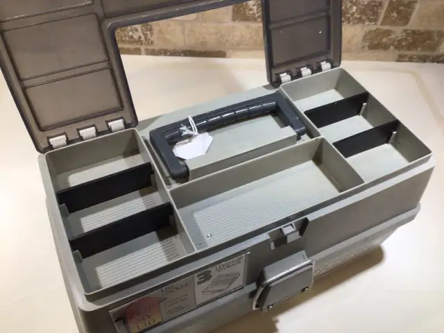 Fishing tackle box with tackle - Photo 5
