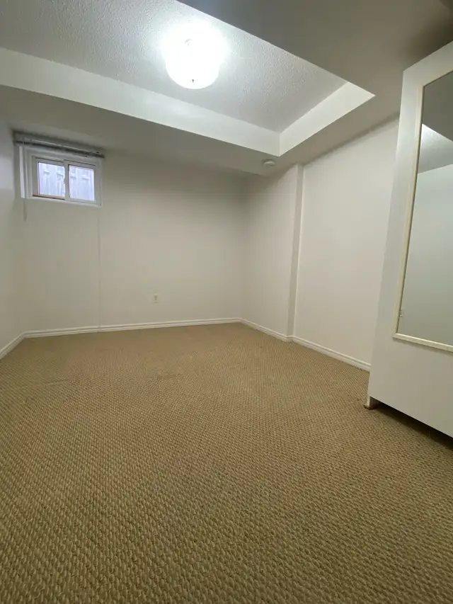 – Furnished Room in Clanton Park (Bathurst and shepherds) - Photo 3