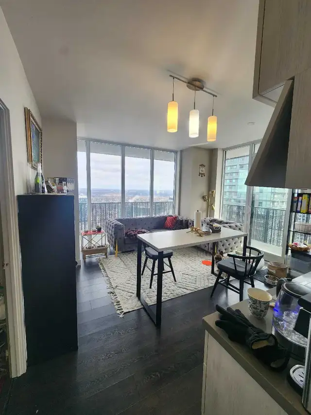 beautiful 2 Bedroom Condo for rent ( yonge / Eglinton) - Photo 2