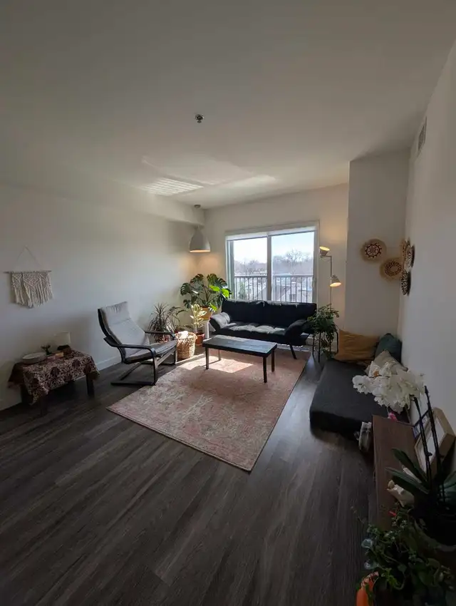 Bright & Spacious 1-Bedroom   Large Den – Sublet Available ($1,