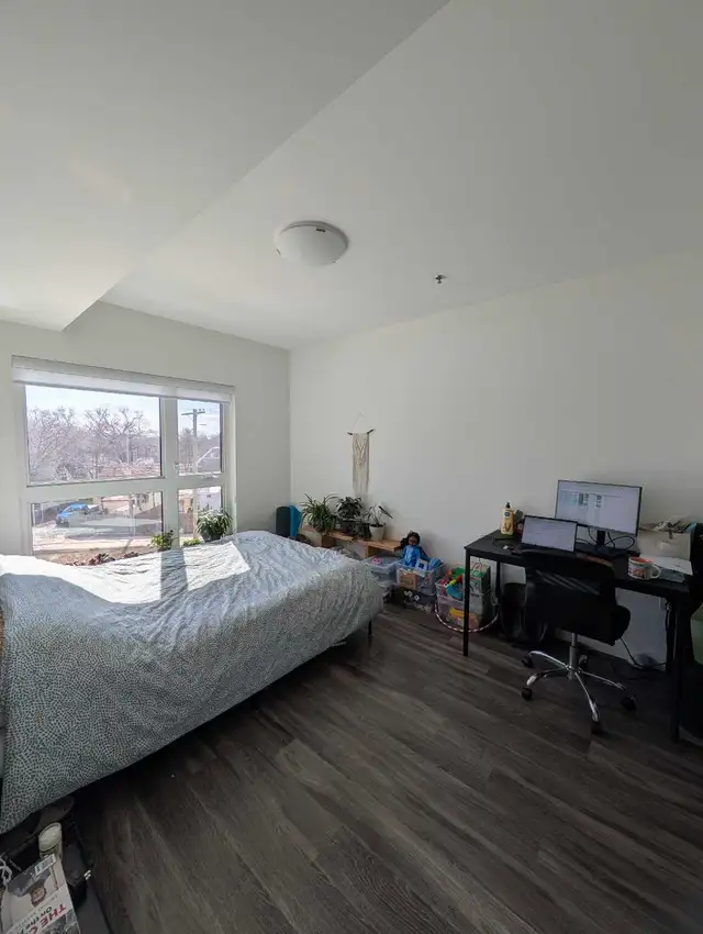 Bright & Spacious 1-Bedroom   Large Den – Sublet Available ($1, - Photo 4