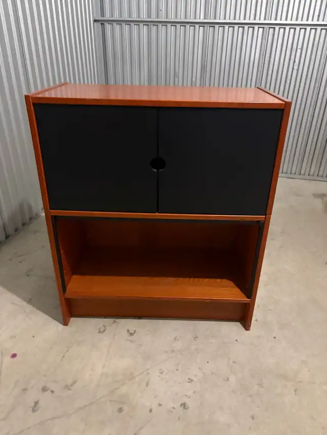 Free delivery used storage cabinet - Photo 2