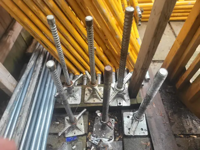 scaffolding - Photo 2