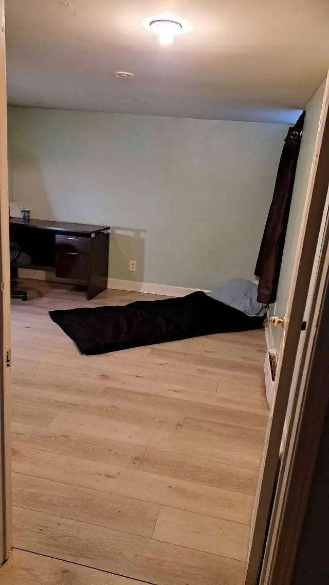 Iso - Respectful, Semi Quite, Reliable, Person from 35yr - 60yr - Photo 2