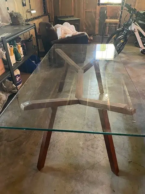 Mid Century Modern table with glass top at a great price! - Photo 2