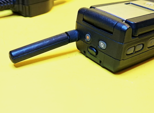 MOTOROLA XTS4000 H18QCN9PW9AN UHF DIGITAL FLIP FLOP TWOWAY RADIO - Photo 4