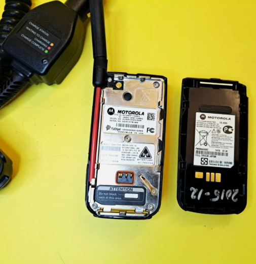 MOTOROLA XTS4000 H18QCN9PW9AN UHF DIGITAL FLIP FLOP TWOWAY RADIO - Photo 6