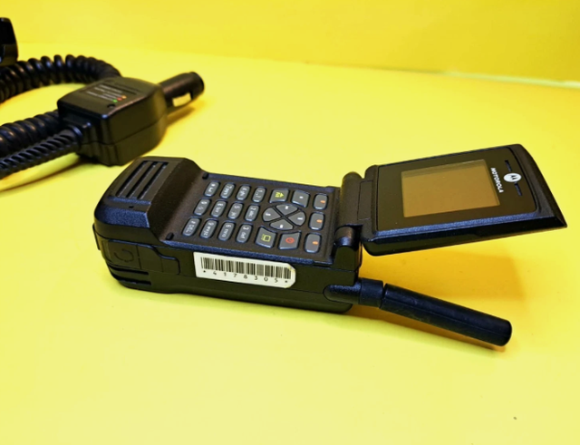 MOTOROLA XTS4000 H18QCN9PW9AN UHF DIGITAL FLIP FLOP TWOWAY RADIO - Photo 10