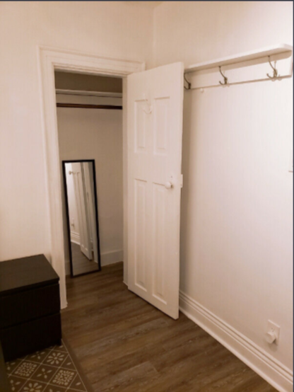 Private Room for Rent – Broadview & Dundas (Downtown Toronto) - Photo 2